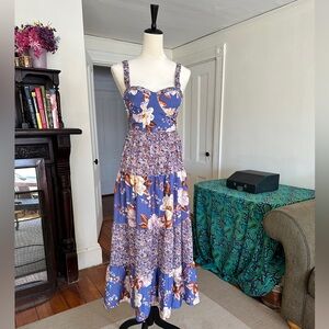 Beautiful bohemian dress from B.O.G. Collective. Size XS. 100% Polyester.